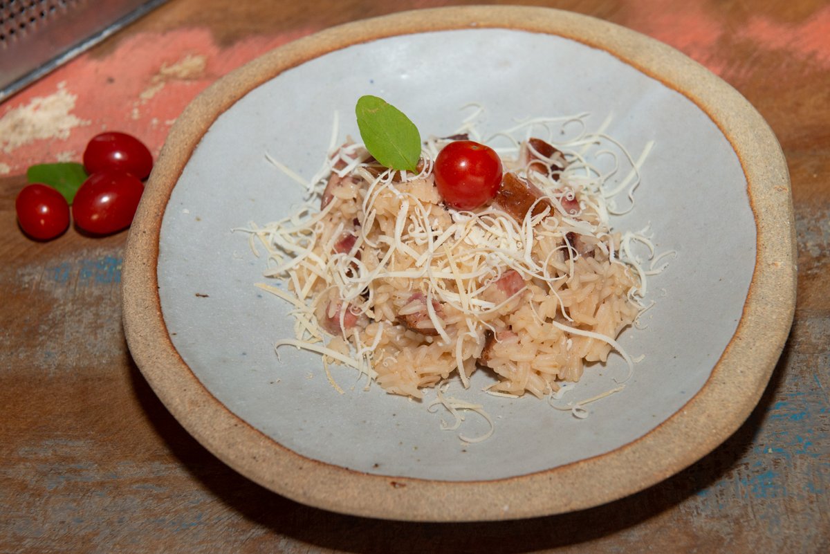 Arroz de Forno Cremoso Feito com Sobras de Geladeira