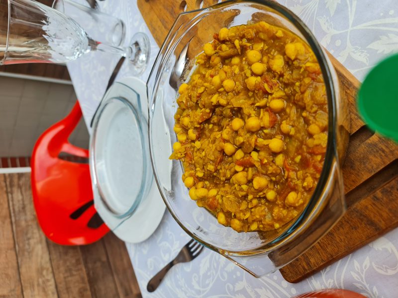 Curry Indiano Cremoso de Grão-de-Bico com Leite de Coco e Espinafre