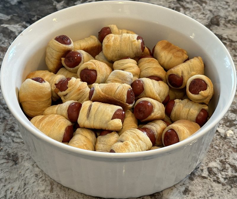 Enroladinho de Salsicha com Massa Fofinha de Pão para Festas