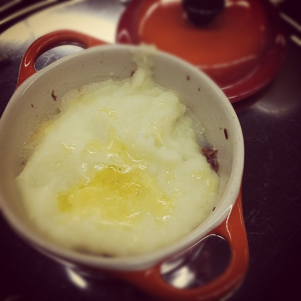 Escondidinho de Carne Moída com Purê Aveludado de Mandioca