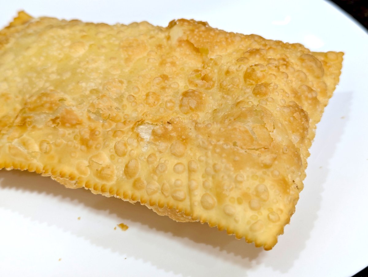 Pastel de Feira Crocante com Bolhas Douradas que Não Encharca