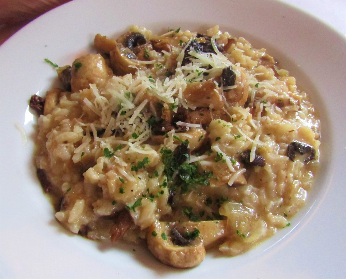 Risoto de Panela de Pressão Rápido e Cremoso com Queijo Parmesão