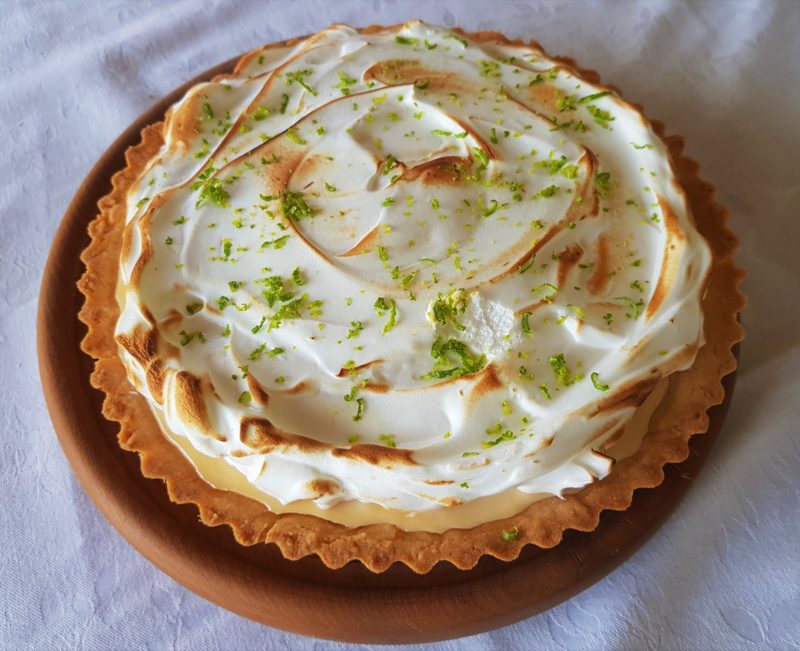 Torta de Limão com Massa Podre e Merengue Maçaricado